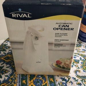 Vintage 2001 new in box Rival  automatic can opener